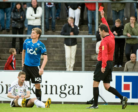 Tomas Zvirgzdauskas, Halmstad, får rött kort, Martin