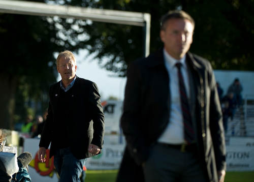 Lasse Jacobsson, tränare Halmstad, Sixten Boström, i