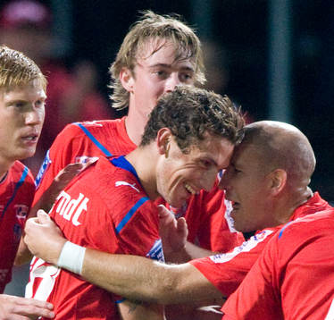 2-0 Alexander Gerndt som grattas av Mattias Lindström och