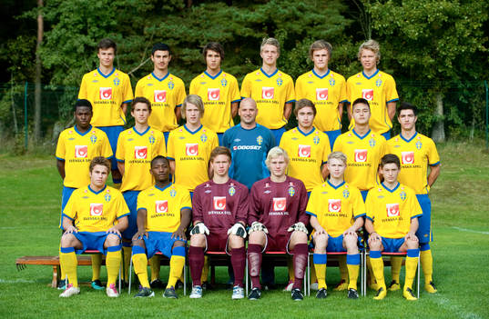 Bakre raden fr.v. Melker Hallberg, Malek Iskander, Marcus