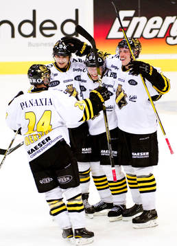 Johan Andersson, Patrik Nemeth, längst till höger, jubel