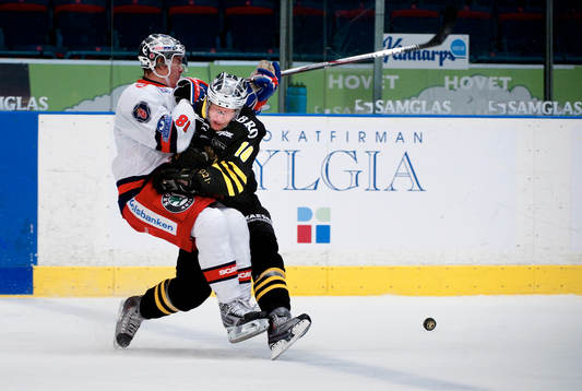 Linus Videll, Södertälje trycks till av Richard Gynge, AIK