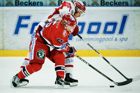 Ryan Lasch, Södertälje, kämpar mot Fredrik Hynning,