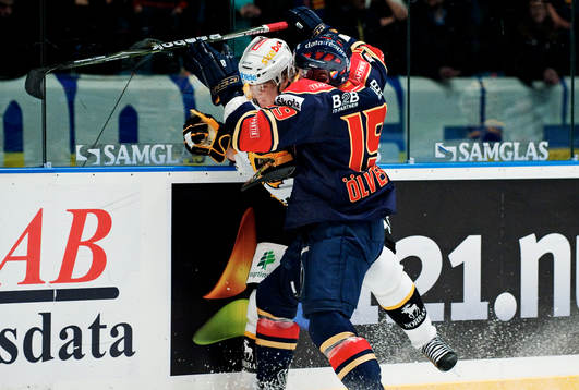 Jimmie Ölvestad, Djurgården, tacklar Adam Larsson,