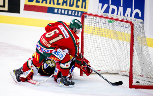 William Wallén, Frölunda avgör på straff