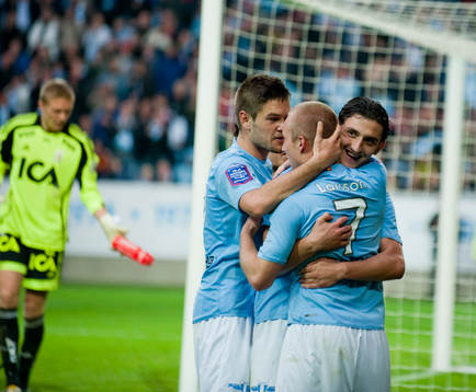 Daniel Larsson, Malmö har gjort 2-0, jubel med Ivo