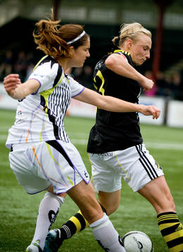 Kathryn Gill, LDB och Sofia Simonsson, AIK