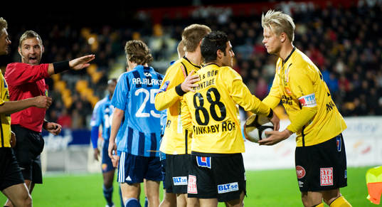 Jim Petersson, domare. David Löfquist, Mjällby