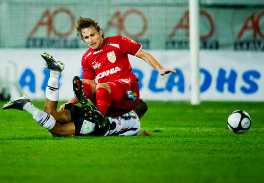 Kevin Walker, Assyriska och Amesty Bradley "Surprise" Ralani