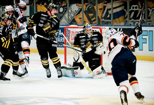 Mario Kempe, Djurgården och Viktor Fasth, målvakt, AIK