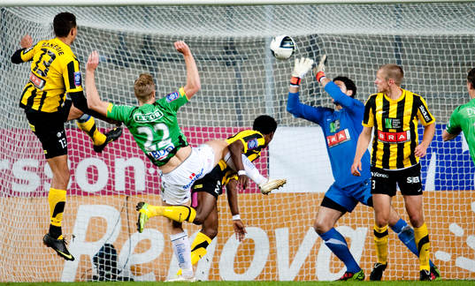 Björn Andersson, GAIS och Damir Mehic, målvakt, Häcken