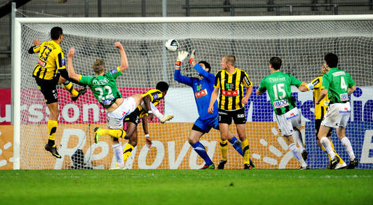 Björn Andersson, GAIS och Damir Mehic, målvakt, Häcken