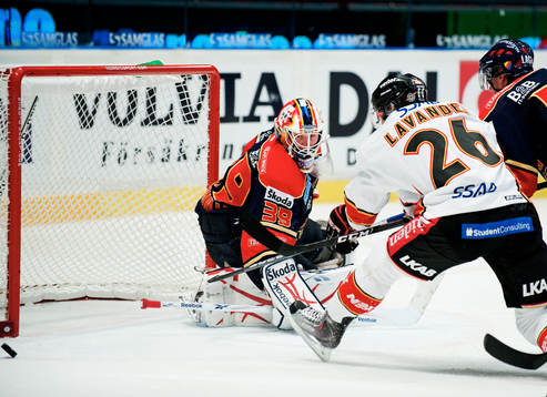 Mats Lavander, Luleå, missar ett läge framför Stefan