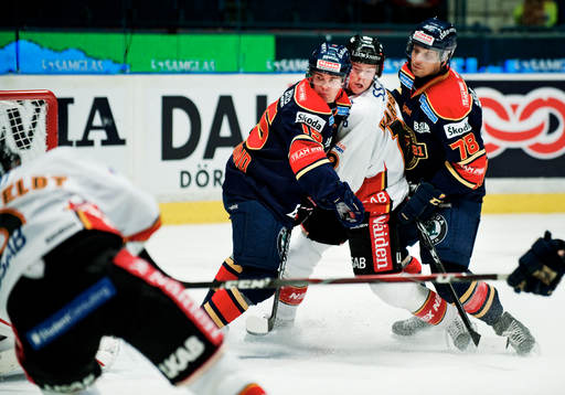Oscar Eklund och Josef Boumedienne, Djurgården, håller