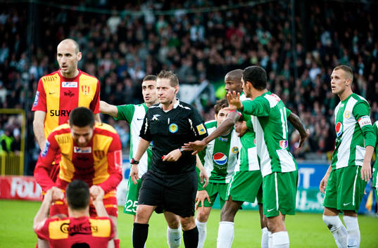 Victor Guglielmotti, Syrianska får en tackling av Johannes