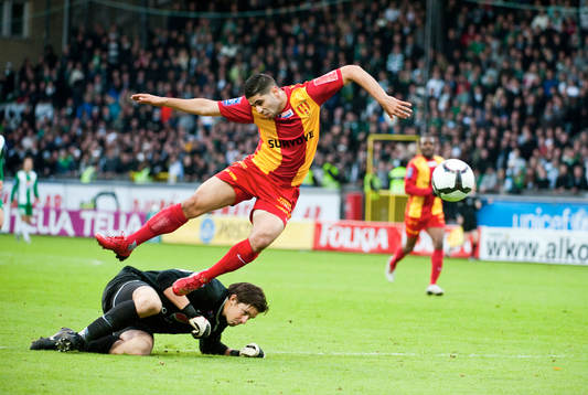 Victor Guglielmotti, Syrianska får en tackling av Johannes