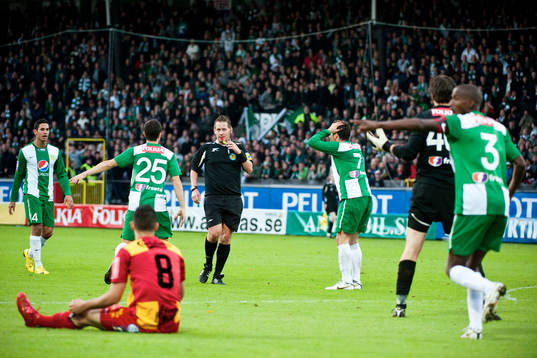 Victor Guglielmotti, Syrianska får en tackling av Johannes
