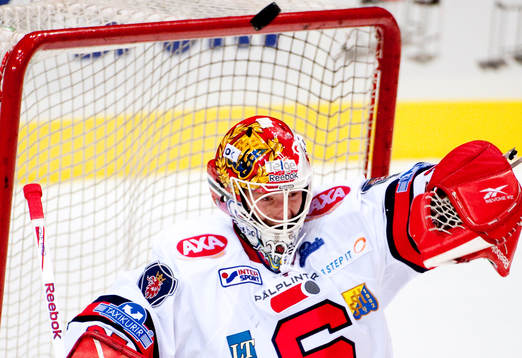 Pontus Sjögren, målvakt, Södertälje gör en räddning