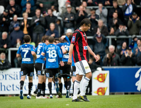 Brommapojkarna, depp, i bakgrunden Halmstad jubel