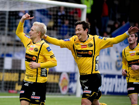 Johan Larsson, Elfsborg, gör mål, jubel Stefan Ishizaki