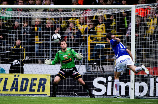 Haris Radetinac, Åtvidaberg, gör 0-1 bakom Jesper