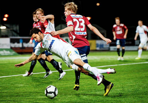 Stefan Batan, Assyriska, fälls av Jakob Olsson, Örgryte