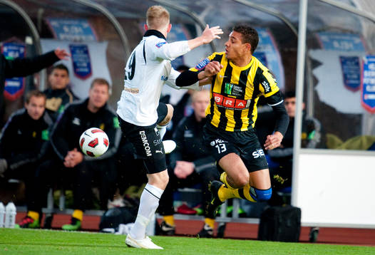 Michael Almebäck, Örebro fäller Mathias Ranégie, Häcken