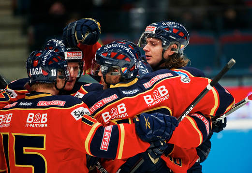Andreas Holmqvist, Djurgården, gratuleras till sitt
