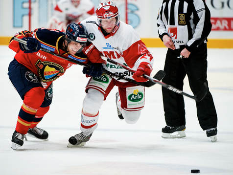 Christian Eklund, Djurgården, kämpar mot Timo Pärssinen,