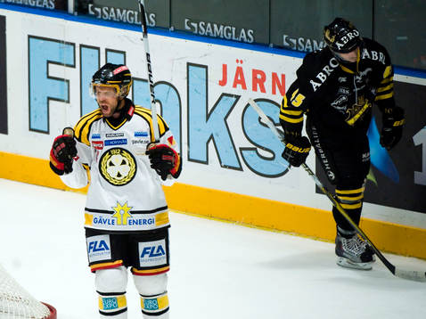 Dale Clarke, Brynäs, jubel och Oscar Steen, AIK, depp