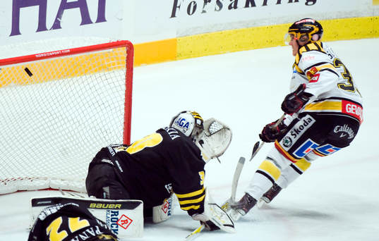 Jakob Silfverberg, Brynäs gör 0-2 på Viktor Fast,