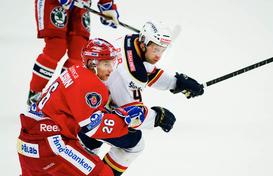 Mattias Carlsson, Södertälje, kämpar mot Marcus Nilson,