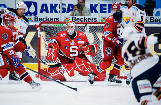 Josef Boumedienne, Djurgården, skjuter mot Pontus