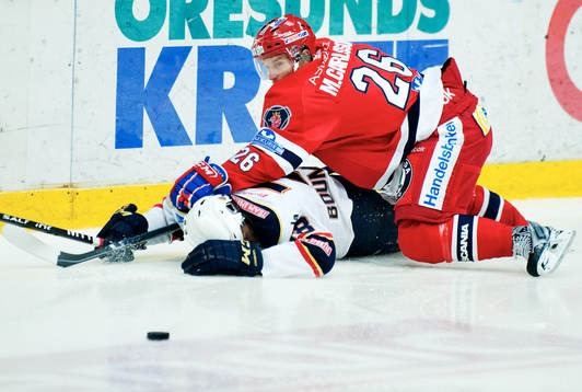 Mattias Carlsson, Södertälje, trycker ner Josef
