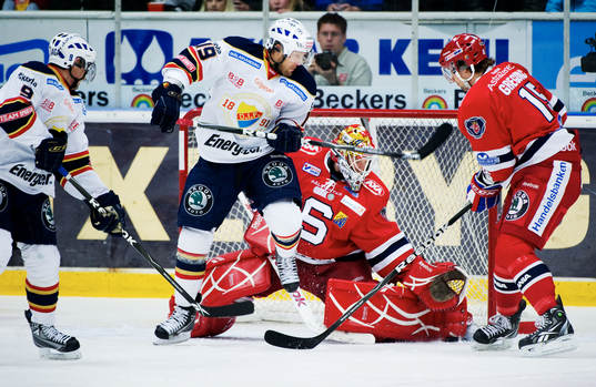 Jimmie Ölvestad, Djurgården, oroar framför Pontus