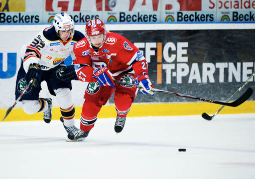 Marcus Krüger, Djurgården, jagar Patrik Carlsson,