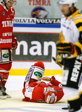 Anton Axelsson, Timrå skadar sig. Skada