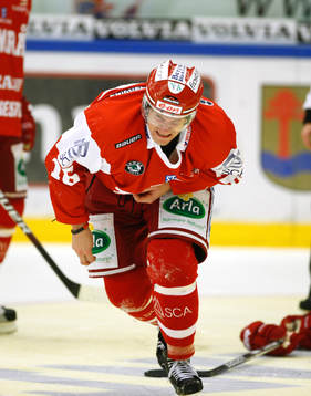 Anton Axelsson, skadar sig. Skada