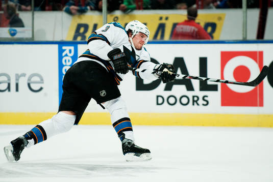 Douglas Murray, San Jose, skjuter mot mål