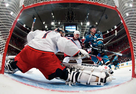 Steve Mason, målvakt, och Rostislav Klesla, Columbus, ser