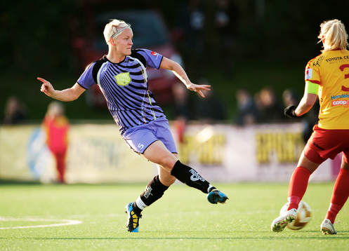Nilla Fischer, Malmö, passar bollen