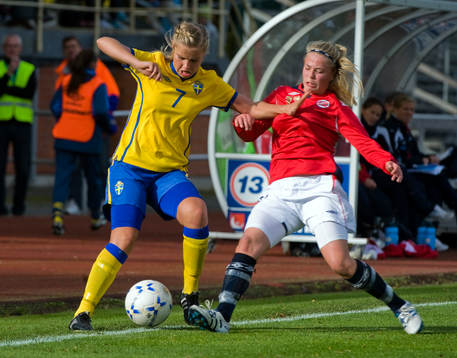 Maja Andersson, Sverige och Therese Åsland, Norge