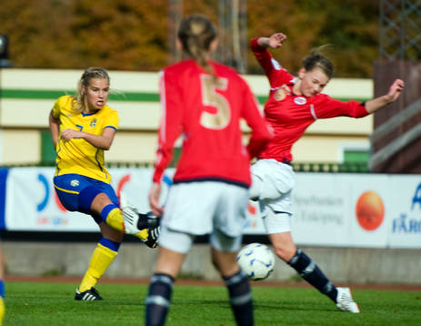 Maja Andersson, Sverige skjuter in 1-0