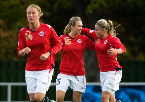 Martine Nesse, Ine M Wedaa och Therese Åsland, Norge
