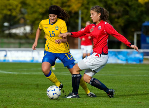 Julia Wahlberg, Sverige och Elisabeth G Bakken, Norge