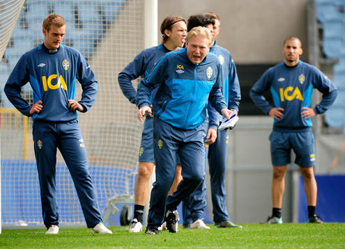 Jörgen Lennartsson, förbundskapten instruerar på