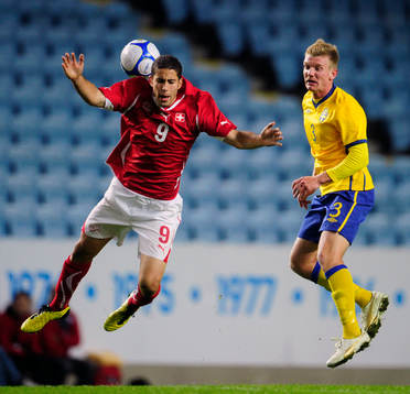 Nassim Ben Khalifa, Schweiz och Michael Almebäck, Sverige
