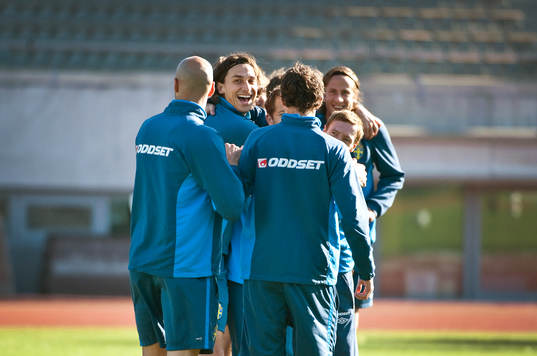Zlatan Ibrahimovic skrattar gott