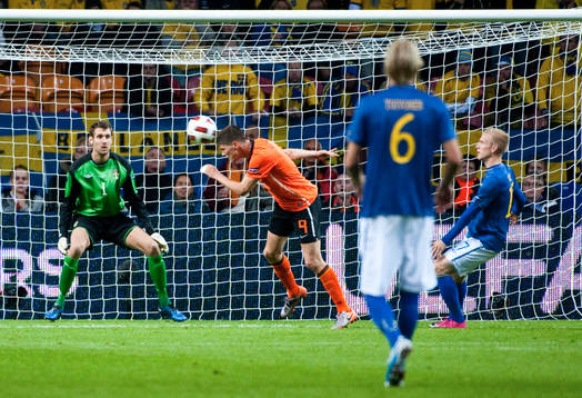 Klaas Jan Hunteleer, Holland nickar in bollen bakom Andreas