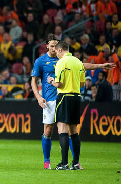 Zlatan Ibrahimovic, Sverige pratar med domare Stephane
